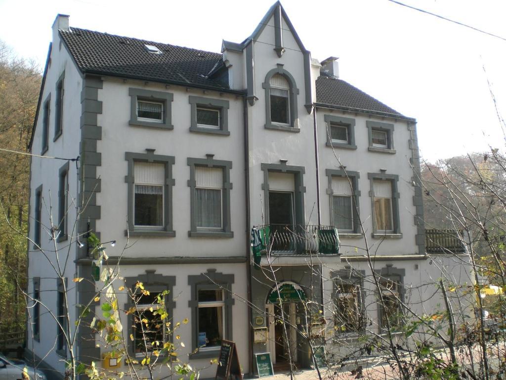 Hotel Bergische Schweiz Velbert Exterior photo